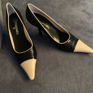 Chanel pumps size 37.5 barely worn